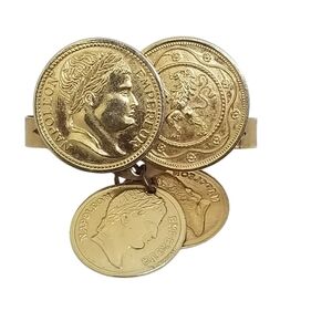 SARAH COVENTRY 1970s GOLDTONE NAPOLEON COIN DESIGN SCARF CLIP